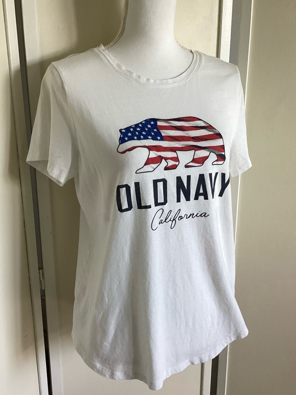 *FREE* Old Navy California women’s tee shirt Sz M bear logo USA flag